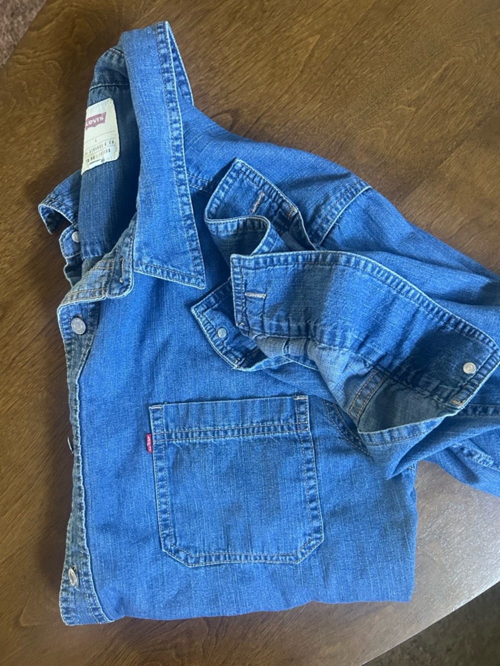 ✨Flash Sale✨Levi’s Denim Button Down - Picture 2 of 6